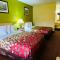 Super 8 by Wyndham Gloucester