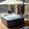 Flat with heated hot tub and shared pool