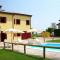 Cozy Holiday Home in Ariano nel Polesine with Swimming Pool