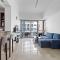 3-5 mins walk to JBR 5-7 mins to the tram - Dubaj
