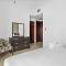 3-5 mins walk to JBR 5-7 mins to the tram - Dubaj