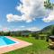 Cosy Farmhouse in Bacchereto with Swimming Pool