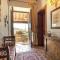 Luxurious cozy apartment with pool near Cortona in Tuscany versatile