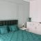 Luxe Central Apt: Free Parking - Oradea