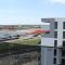 Luxe Central Apt: Free Parking - Oradea