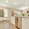 9 Mi to Downtown Home with Pool in San Antonio - 圣安东尼奥