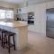 Tootgarook Beach House by Ready Set Stay - LINEN PROVIDED, BYO TOWELS