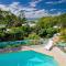 Courtyard Charm, Ocean Views, Little Cove