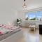 Apartment 20 minutes from city center w Netflix, Coffee or Tea & Parking