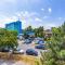 Apartment 20 minutes from city center w Netflix, Coffee or Tea & Parking