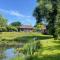 The Barn cottage with hot tub overlooking the lake - Ringmer