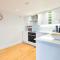 Spacious West Hampstead Apartment with mezzanine bedroom by Concept Apartments - 伦敦