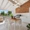 Stylish & Central Coastal Apartment