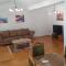 Villa Koteski - Spacious Apt, Near Lake & Parking