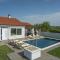 Spacious holiday home in Valbandon with private pool - Valbandon