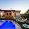 Villa in Achlades Crete with Private Pool - Akhladhés