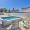 Boutique Villa with Pool and Sun Loungers in Peresiji - Peresiji