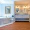 Hot Tub and Jacuzzi Suite! 100 steps from spacious beach and Jetty park! Generations Retreat Sleeps 26