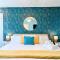 Hot Tub and Jacuzzi Suite! 100 steps from spacious beach and Jetty park! Generations Retreat Sleeps 26