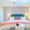 Hot Tub and Jacuzzi Suite! 100 steps from spacious beach and Jetty park! Generations Retreat Sleeps 26