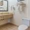 Quality Suites La Grange