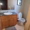 Spacious comfortable Air-Conditioned. Near airport!