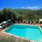 Spoleto Splash Casa Vicolo, a fabulous country cottage sleeps 45wifiaircon