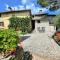 Spoleto Splash Casa Vicolo, a fabulous country cottage sleeps 45wifiaircon