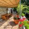 Spoleto Splash Casa Vicolo, a fabulous country cottage sleeps 45wifiaircon