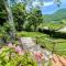 Spoleto Splash Casa Vicolo, a fabulous country cottage sleeps 45wifiaircon