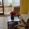 SUN AND FLOWERS APARTMENT and STUDIO in front of the sea - توبولا