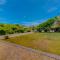 1 Mi to Dtwn Nantucket! Family Getaway w/ Deck