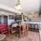 Host Wise - Spacious & Sunny Vintage Apartment at the Beach