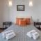Host Wise - Spacious & Sunny Vintage Apartment at the Beach