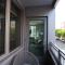 Stylish Condo at Clarendon with Rooftop Views