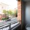 Stylish Condo at Clarendon with Rooftop Views