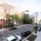 Stylish Condo at Clarendon with Rooftop Views