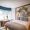 Glen Wynne Recently Renovated - FREE off-site Health Club access with Pool, Sauna, Steam Room & Gym Short 5 Minute Drive Away