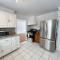 Letitia Heights !D Quiet and Stylish Private Bedroom with Shared Bathroom