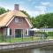 Beautiful villa with enclosed garden, in a holiday park on the Frisian lakes - Idskenhuizen