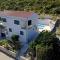 Charming Holiday Home in Cara with Swimming Pool - Zavalatica