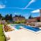 Villa in Pula with Swimming Pool - Valtura