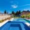 Spacious Villa with Pool and Bubble bath in Pula - Valtura