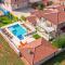 Spacious Villa with Pool and Bubble bath in Pula - Valtura