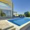 Modern Villa in Peroj with Pool and Parasol - Barbariga