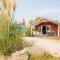 Chalet with covered terrace in the Leukermeer - 威尔