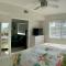 Intracoastal sunsets condo building with 2 beds or 1 bed units private heated pool - Помпано-Бич