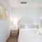Magnificent Luxurious 2 BR with City Skyline & Sea View - Dubaj