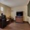 Rodeway Inn & Suites East