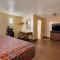 Rodeway Inn & Suites East